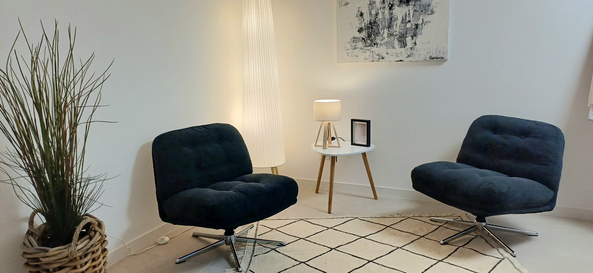 Le salon d'accueil du cabinet de Nathalie Feynas